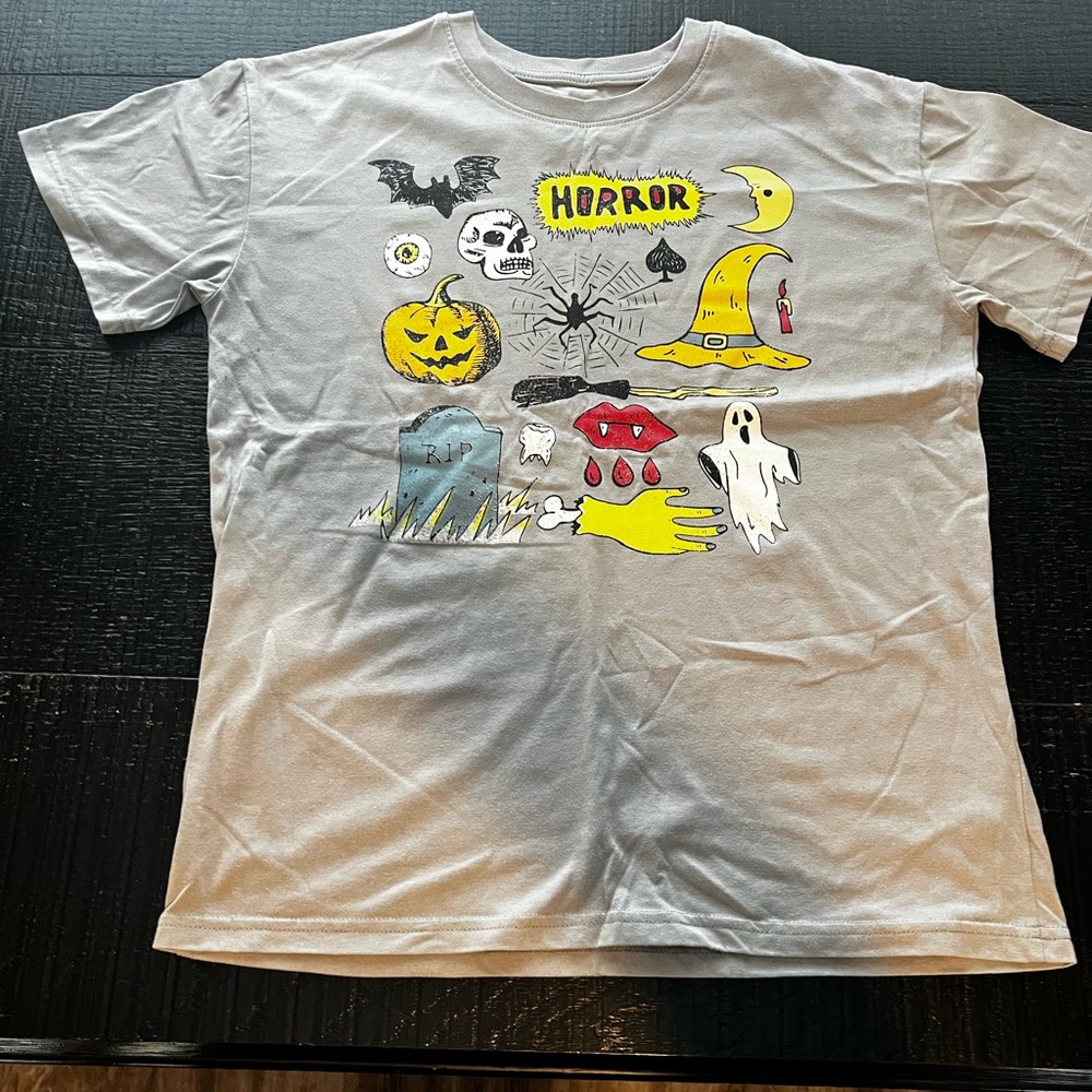 Modern Lux Gray Halloween Skull T-Shirt size medium